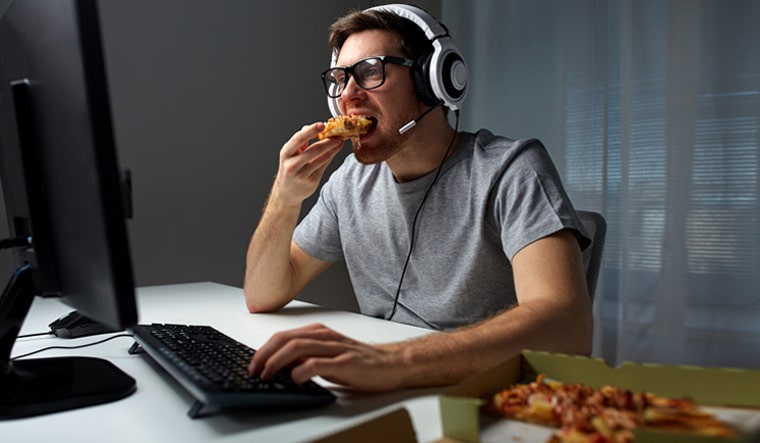 man food computer game gaming eats play screen game shut min